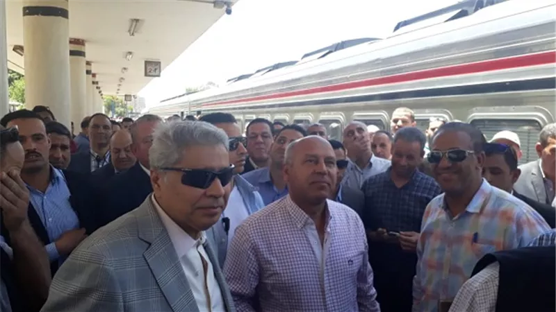 وزير النقل في جولة تفقدية بمحافظتي المنيا واسيوط لمتابعة مشروعات تحديث نظم الاشارات الكهربائية
