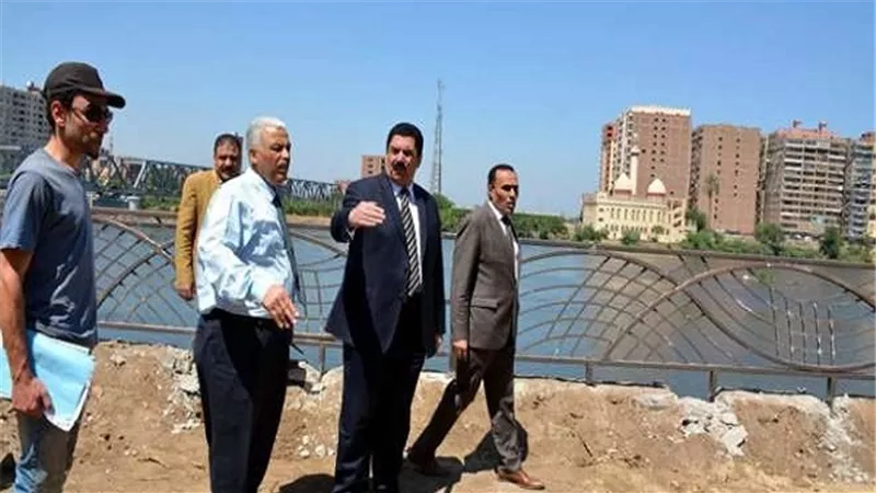 محافظ القليوبية يتفقد الممشى النهري الجاري إنشائه بكورنيش بنها 