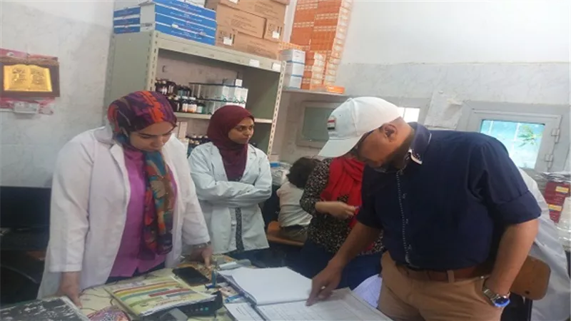 احالة 29 طبيبا وممرضة بالسويس للتحقيقات.. لهذه الاسباب