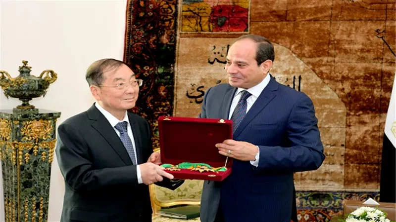 بسام راضي: الرئيس السيسي يمنح سفير الصين بالقاهرة وسام الجمهورية