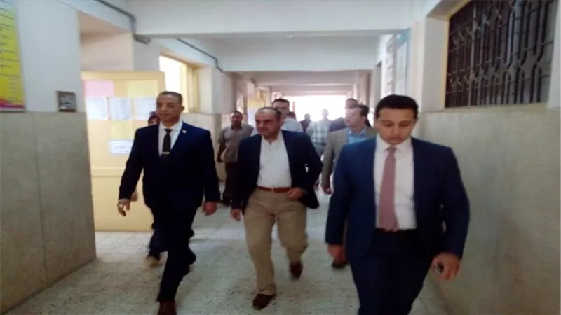  الأنصاري يتفقد امتحانات الصف الأول الثانوي في مدارس سوهاج