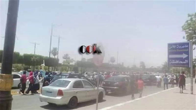وقفة احتجاجية لطلاب السويس للمطالبة باعادة امتحانات الثانوية ورقيا