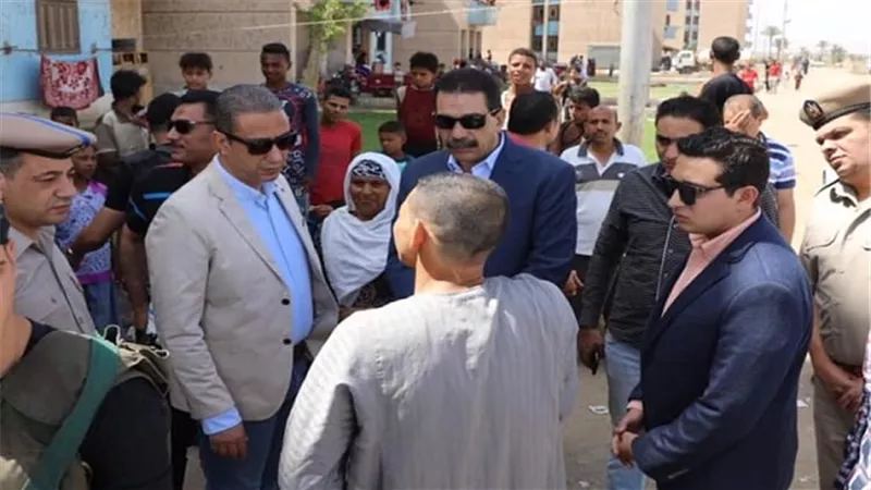 بالصور.. جولة مفاجئة لمحافظ سوهاج بمنطقة 