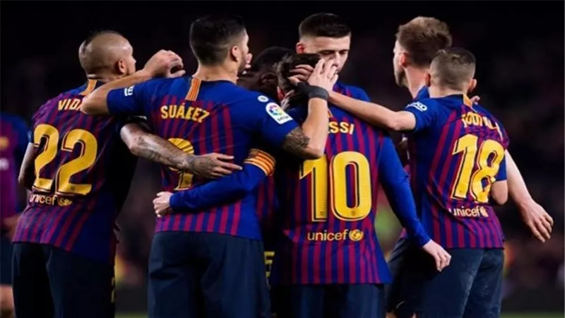 برشلونة يضم أولى صفقاته الصيفية