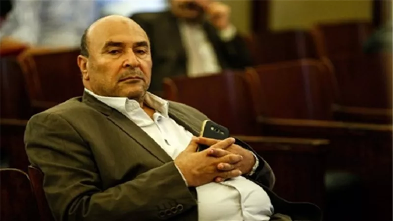 النائب جمال عقبي يتسلم هدية الكنيسة 