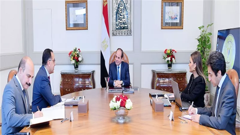 بسام راضي: الرئيس السيسي يجتمع  مع رئيس الوزراء ووزيرة الاستثمار والتعاون الدولي 