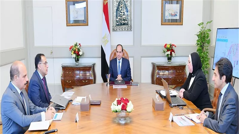 السيسي يجتمع مع رئيس الوزراء ورئيسة جهاز تنمية المشروعات المتوسطة والصغيرة ومتناهية الصغر