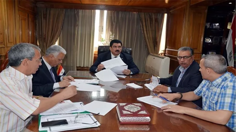 محافظ القليوبية يناقش مراحل الانتهاء من الخطة الاستثمارية للعام المالى 2018/2019