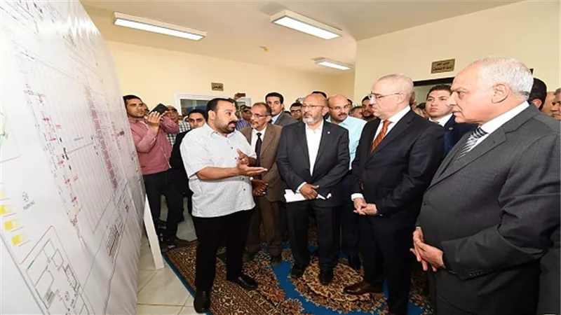وزير الإسكان ومحافظ الجيزة يشهدان التشغيل التجريبي لمحطة مياه الحوامدية 