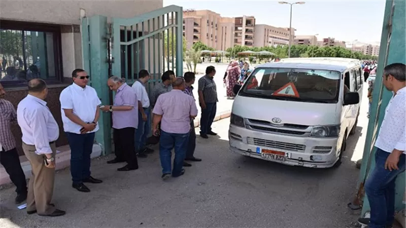 رئيس جامعة سوهاج يواصل جولاته  لمتابعة انتظام الامتحانات