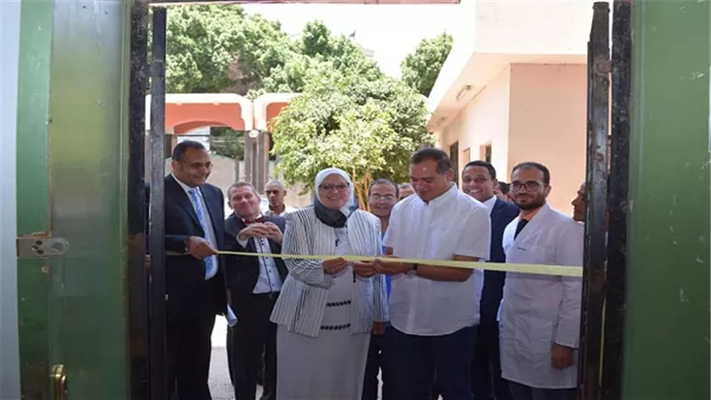 افتتاح صيدلية للبيع الحر بمستشفي سوهاج الجامعي مع تخفيضات لمرضى الكبد