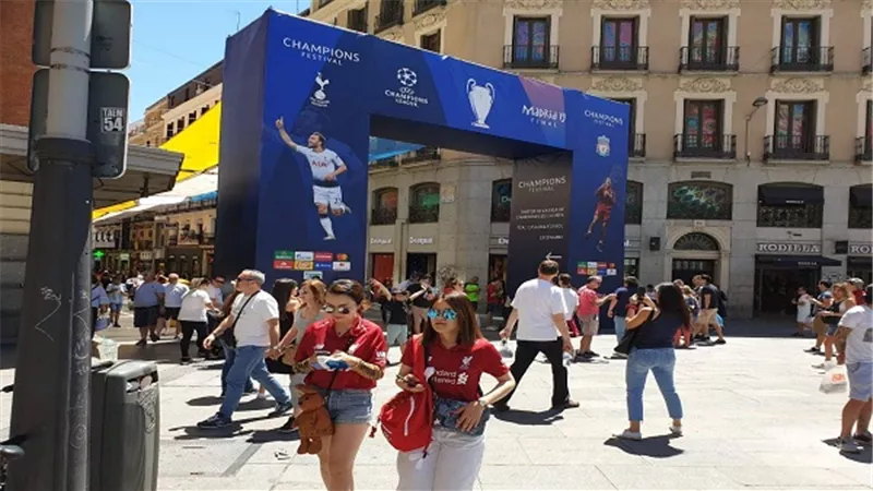 جماهير ليفربول تحتل مدريد وسط اختفاء مشجعى توتنهام