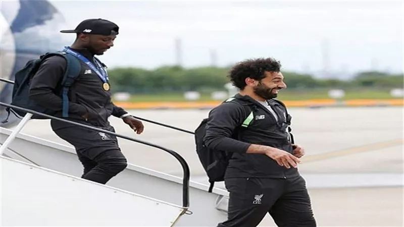 شاهد.. لحظة وصول بعثة ليفربول بصحبة كأس دوري أبطال أوروبا