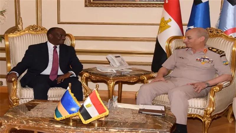  وزير الدفاع والإنتاج الحربى يلتقى وزير خارجية رواندا