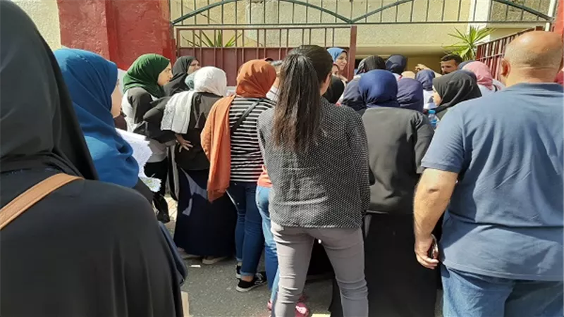 بالصور.. أطمئنان ينتاب طلاب الثانوية العامة بعد اداء امتحان اللغة العربية بالدقهلية