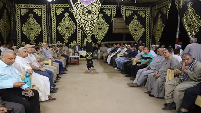 محافظ سوهاج يؤدي واجب العزاء لأسرة الشهيد 