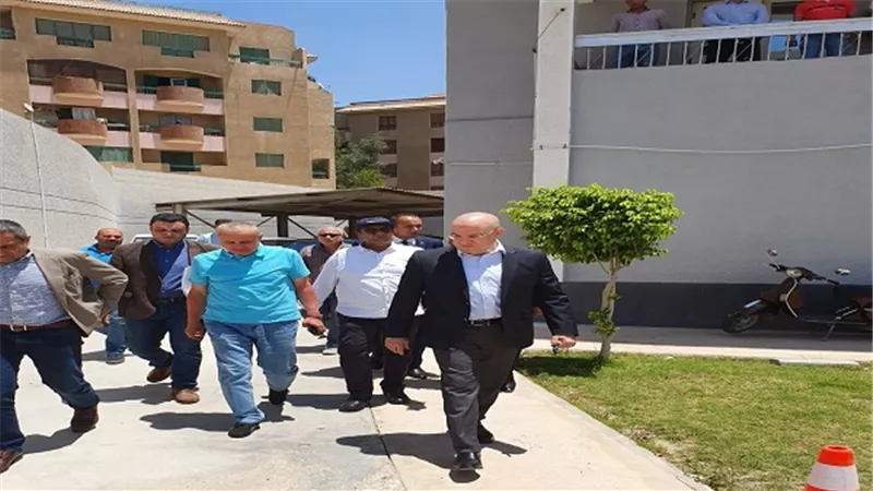 وزير الإسكان يقوم بزيارة مفاجئة لمتابعة المشروعات المختلفة بمدينة 6 أكتوبر