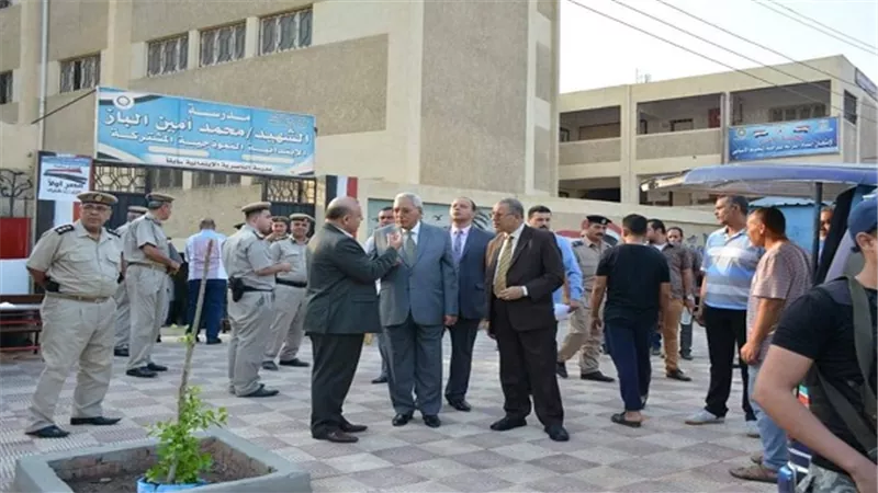 بالصور.. شاروبيم يتابع إجراءات توزيع أوراق أسئلة امتحانات الثانوية على اللجان الفرعية بالدقهلية