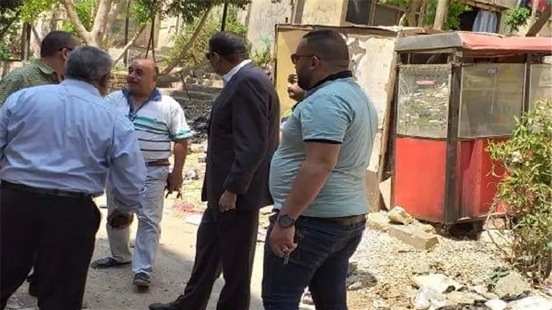 إزالة تعــدى على خط التنظيـم بمبانى مخالفـة بشارع المساكن بالمقطم