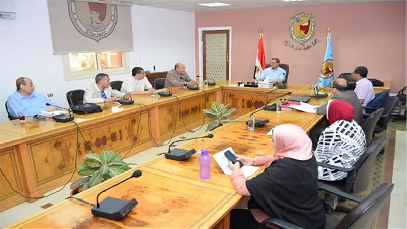 عزيز يناقش استعدادات اعتماد طب بشرى سوهاج