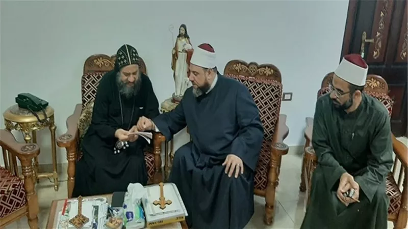اسقف السويس يشترى 5 صكوك اضحية من الاوقاف