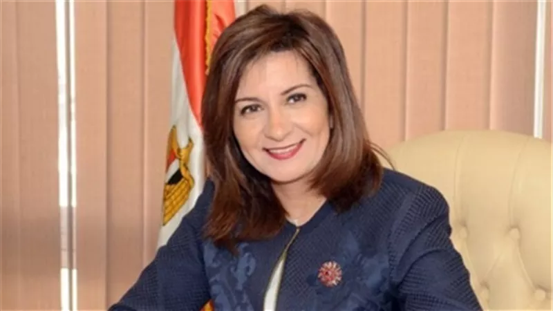 وزارتا الهجرة والسياحة تتابعان شكوى عدد كبير من المصريين بالكويت بشأن إلغاء تذاكر سفرهم