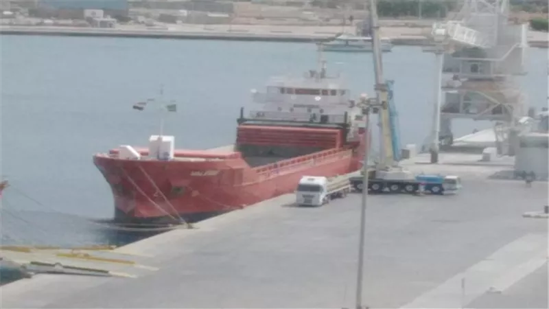 شحن 576 معدات ومواسير بترولية بوزن 2300 طن من ميناء سفاجا