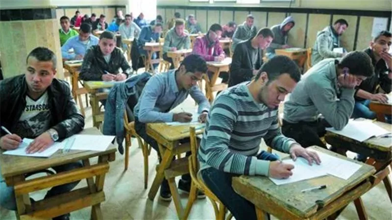 ضبط 5 طلاب لتسريب امتحانات الاحياء والفلسفة والمنطق والرياضيات التطبيقية بالثانوية العامة عبر الواتس أب
