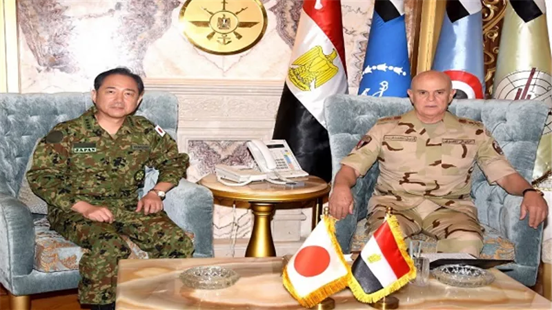 رئيس الأركان يلتقى رئيس هيئة الأركان المشتركة لقوات الدفاع الذاتى اليابانية