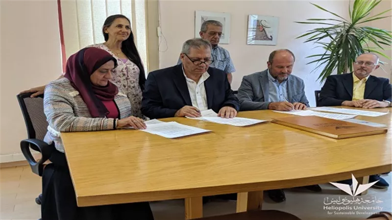جامعة هليوبوليس توقع برتوكول تعاون مع مركز العلوم والبحوث السلوفيينى