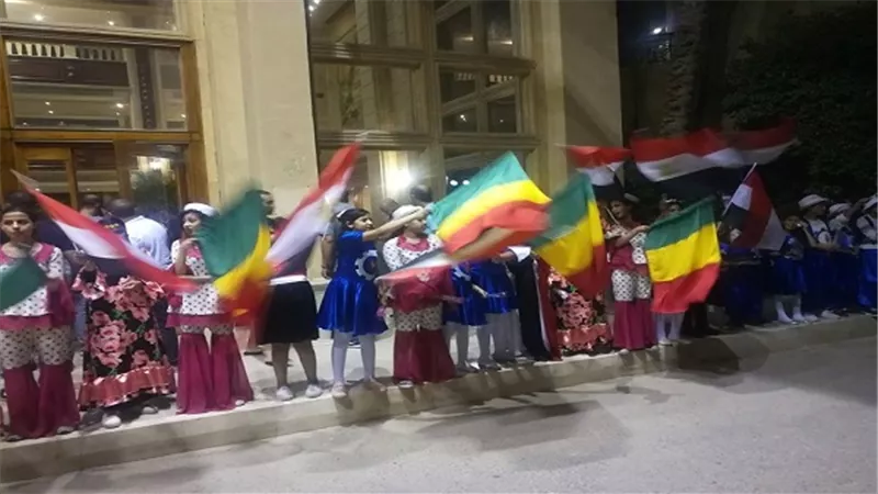 بالصور.. منتخب مالي يصل للسويس وسط حالة من السعادة