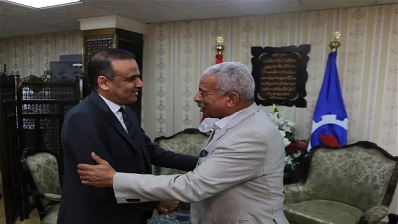 محافظ السويس يستقبل رئيس الاتحاد التونسي لكرة القدم