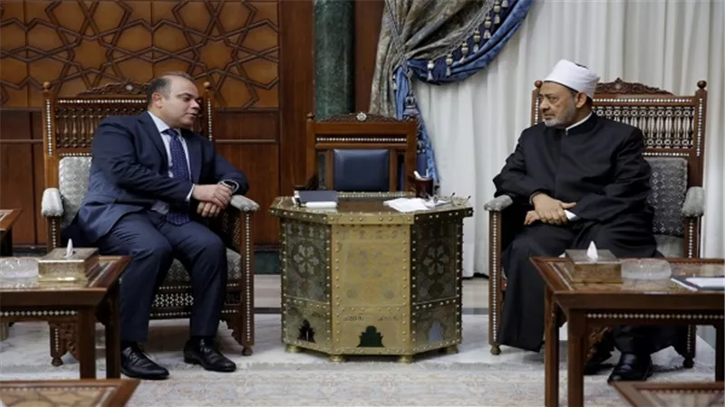 الإمام الأكبر يبحث مع رئيس البورصة المصرية مبادرات رفع الوعي المالي والاقتصادي في المجتمع