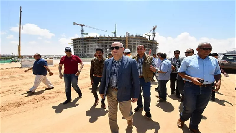 وزير الإسكان يتفقد الأبراج الشاطئية بمدينة العلمين الجديدة