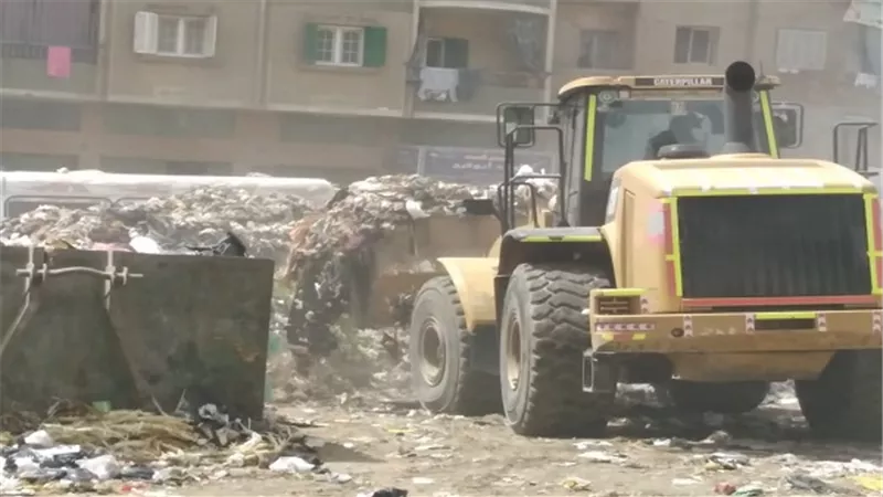 حملة رفع مخلفات القمامة من شارع الميثاق بمنطقة بير ام سلطان بالبساتين