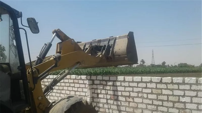 إزالة حالتين بناء مخالف بالمراغة