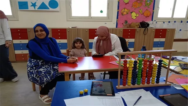 بالصور.. مدارس النيل المصرية تجري المقابلات الشخصية للطلاب المرشحين