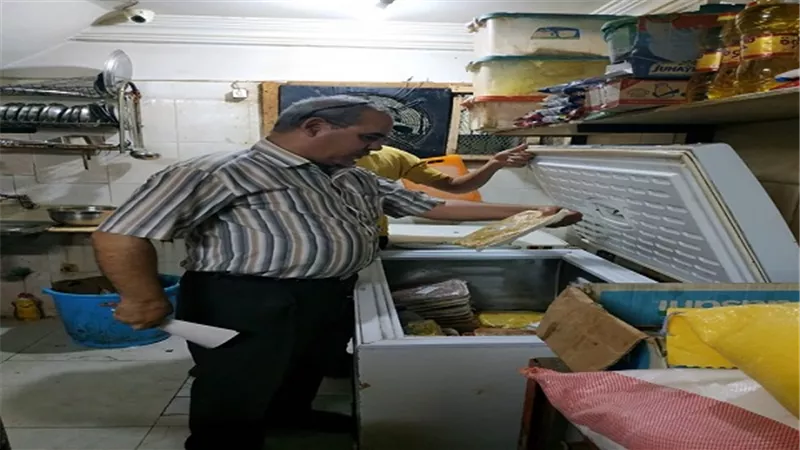  اعدام 100 كيلو اغذية فاسدة.. واغلاق 4 منشآت بالسويس 
