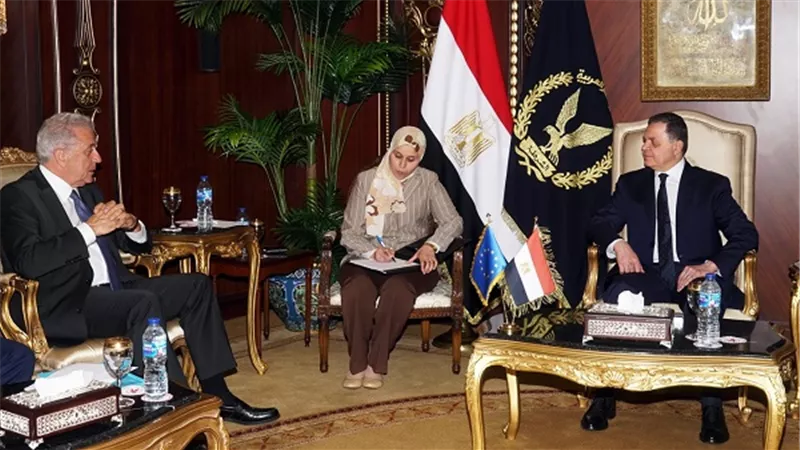 وزير الداخلية يستقبل مفوض الهجرة والشئون الداخلية والمواطنة بالإتحاد الأوروبى