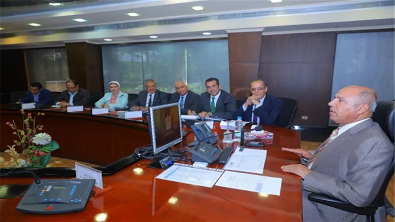 وزير النقل يستقبل ممثلى شركة مرسيدس لصناعة الاتوبيسات