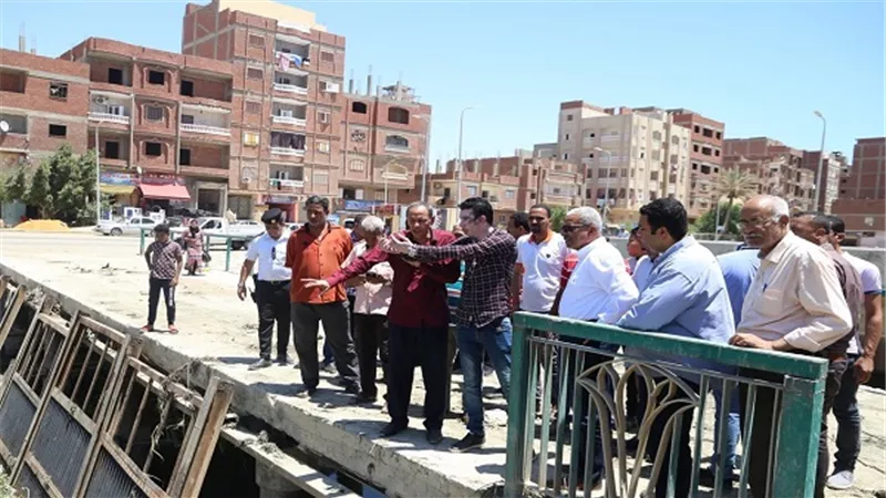 صقر يؤكد على مدير الرى بتطهير ترعة السويس