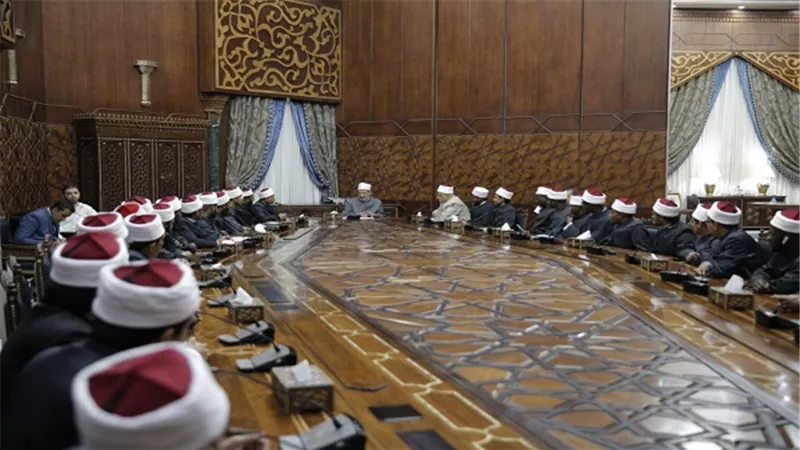 الإمام الأكبر: الأزهر يعول عليكم في تبليغ رسالة الإسلام إلى البشرية جمعاء
