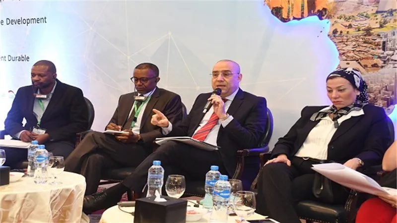 وزير الإسكان يستعرض التجربة المصرية فى التنمية العمرانية وإنشاء المدن الجديدة بمؤتمر 