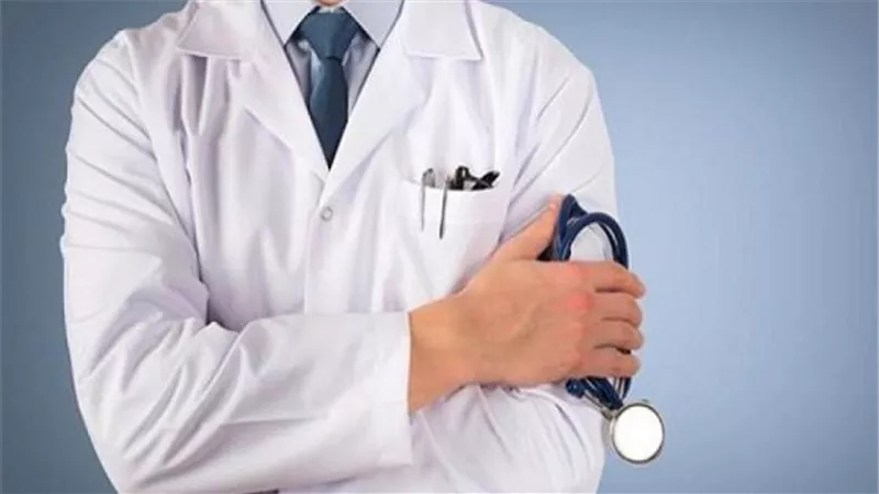 حقيقة انتداب الأطباء تعسفياً للعمل بمنظومة التأمين الصحي الجديدة
