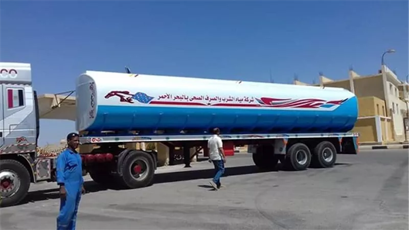 محافظ البحر الأحمر: الدفع بسيارة تريلا حمولة ٥٠ طن الى قرية الشيخ الشاذلى
