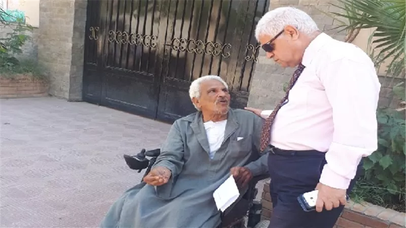 إنسانية رئيس حى البساتين