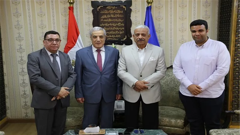 محافظ السويس لـ 