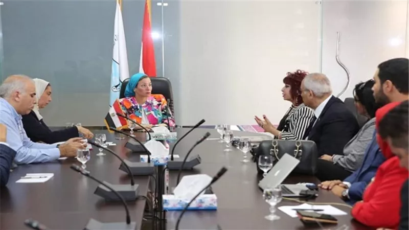وزيرة البيئة تبحث مجالات التعاون مع اتحاد المستثمرات العرب في المجال البيئي