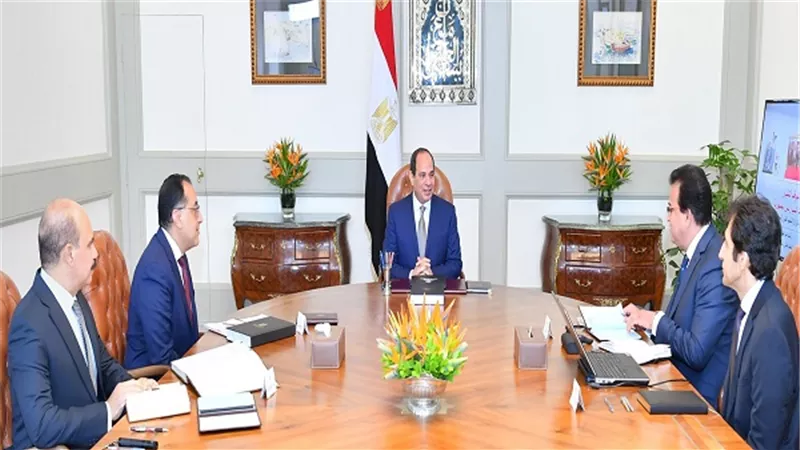 الرئيس السيسي يجتمع مع رئيس الوزراء ووزير التعليم العالي والبحث العلمي