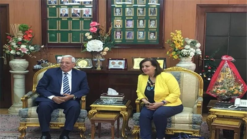 محافظ الدقهلية ونائب وزير الزراعة يفتتحان اول وأكبر مصنع متنقل لانتاج الواح الثلج في العالم